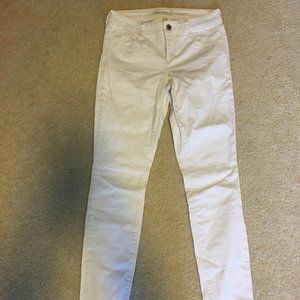 White skinny jean pants